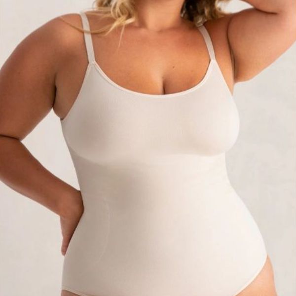 Body z okrągłym dekoltem i cienkimi ramiączkami