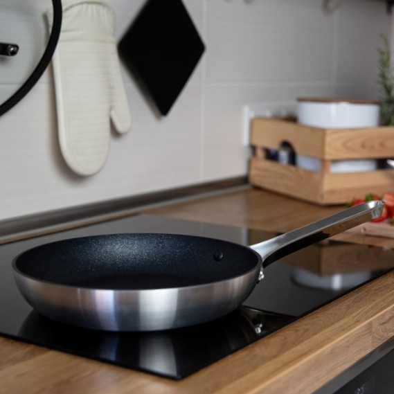 Patelnia nieprzywierająca