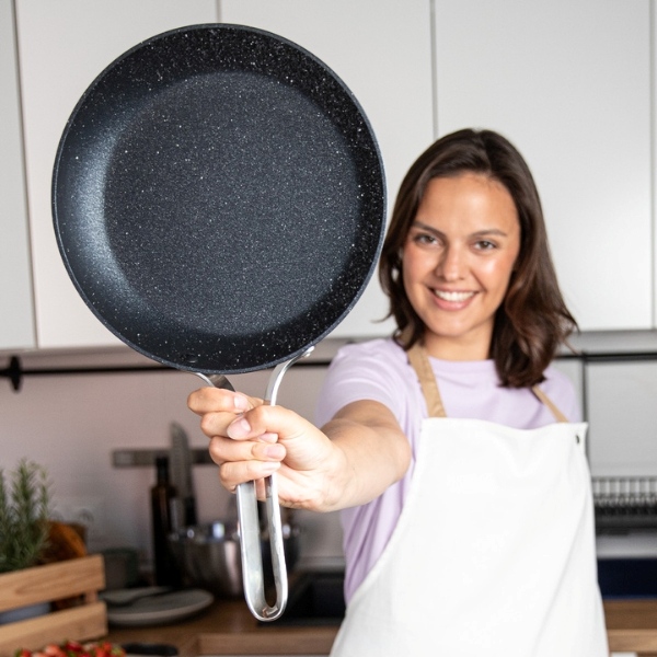 Patelnia nieprzywierająca